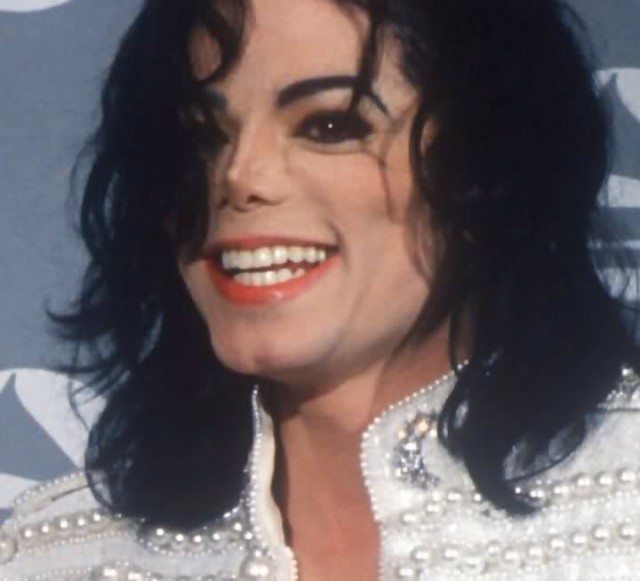 -1-000-000-Smile-michael-jackson-32771365-720-654 – Michael Jackson ...